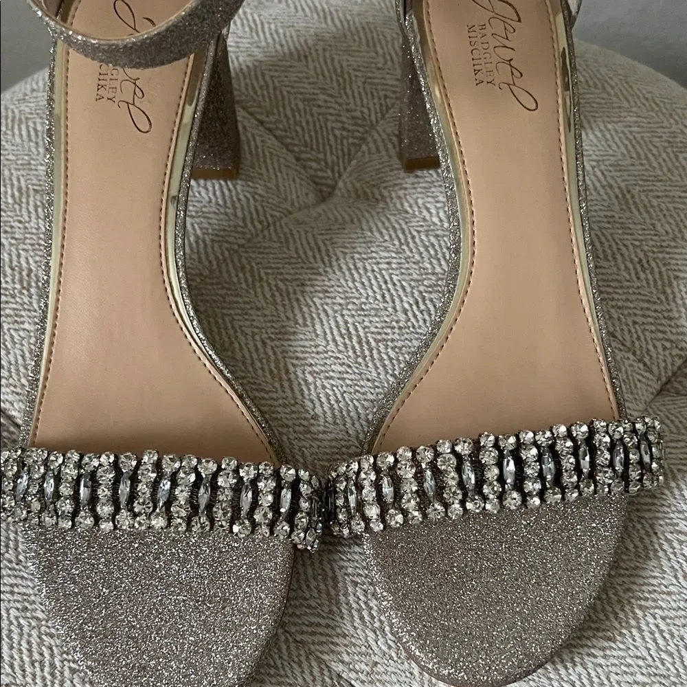 Jewel Badgley Mischka step out